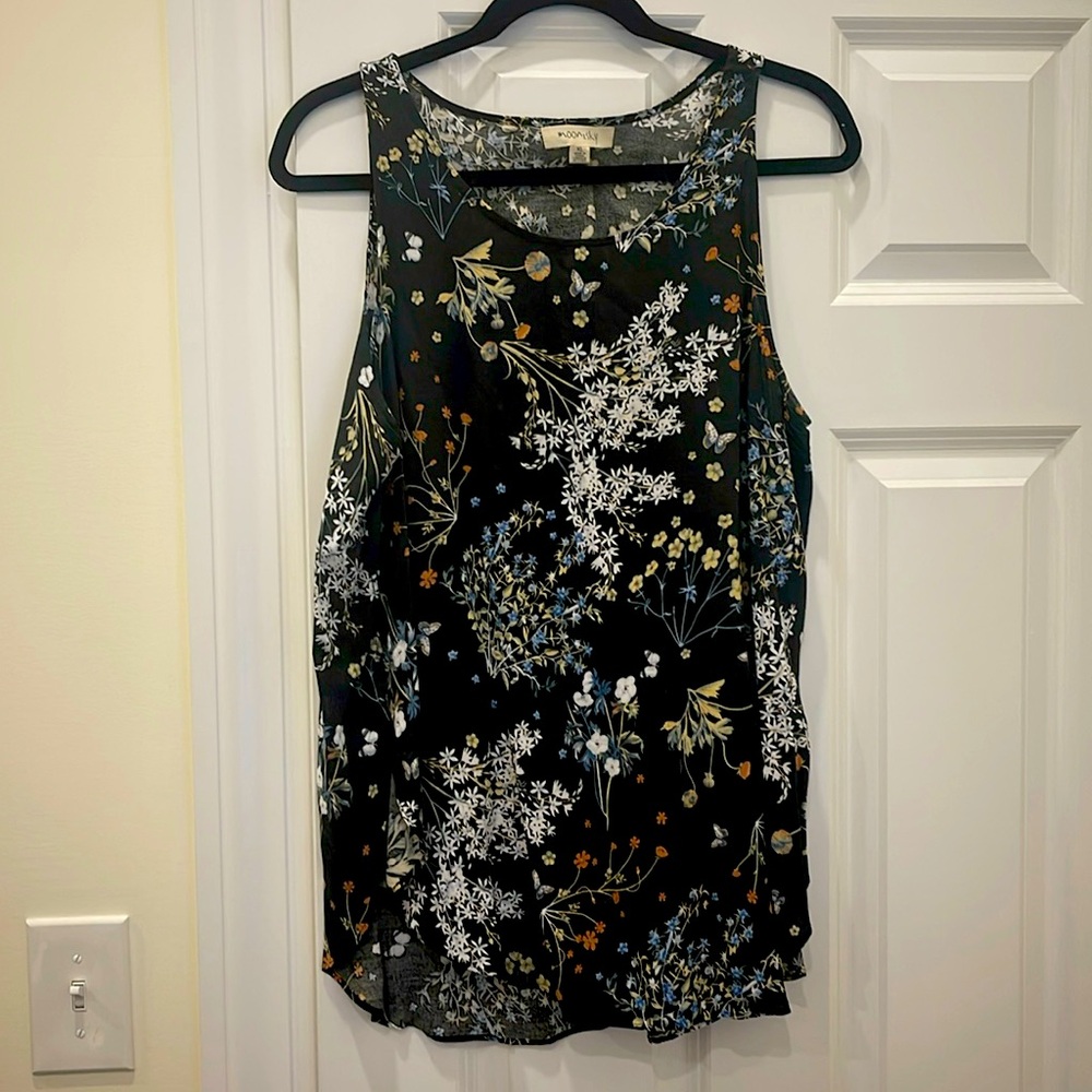 Women’s flowy tank top